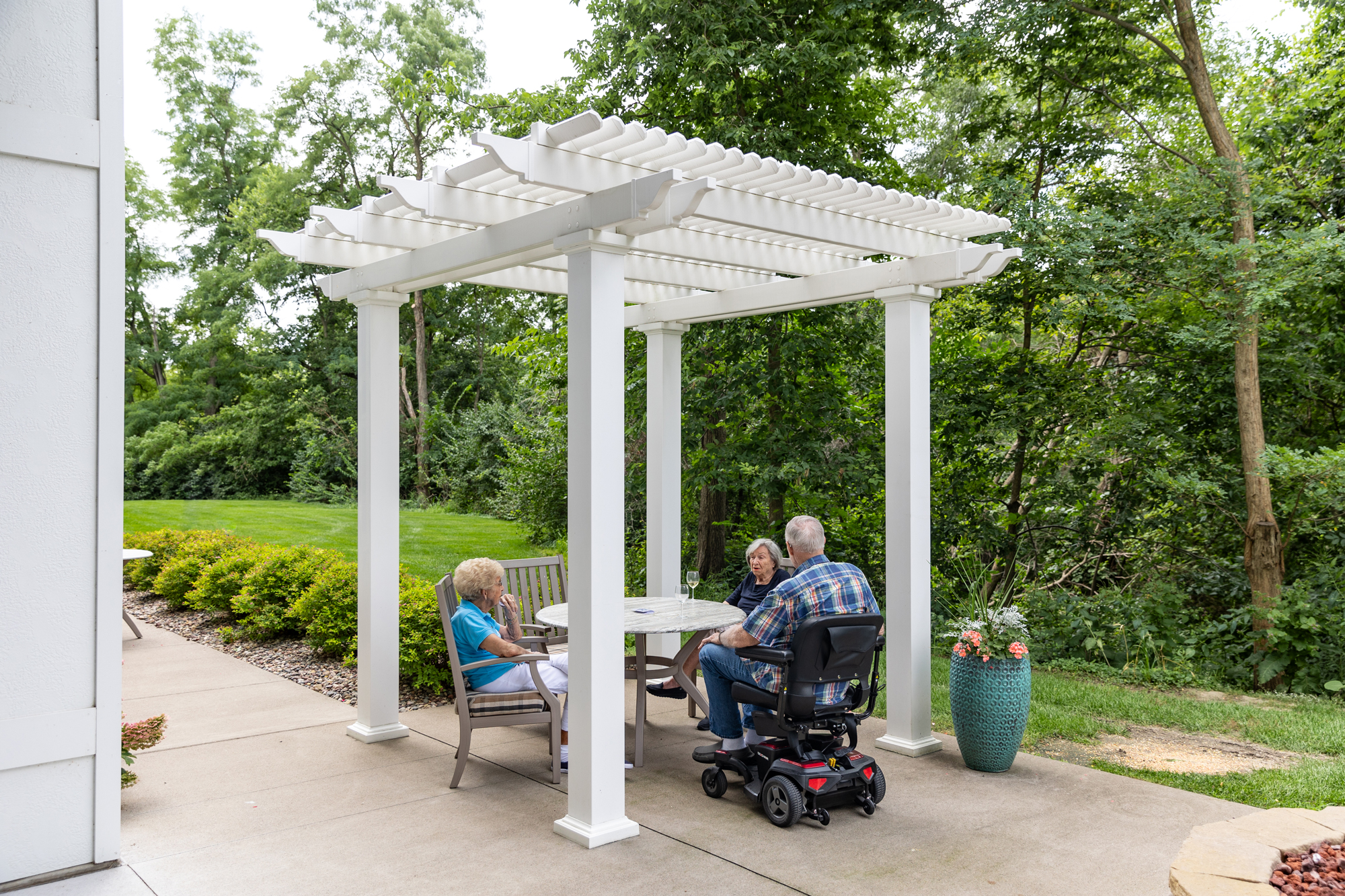 Seniors enjoying outdoor activities together at independent living community