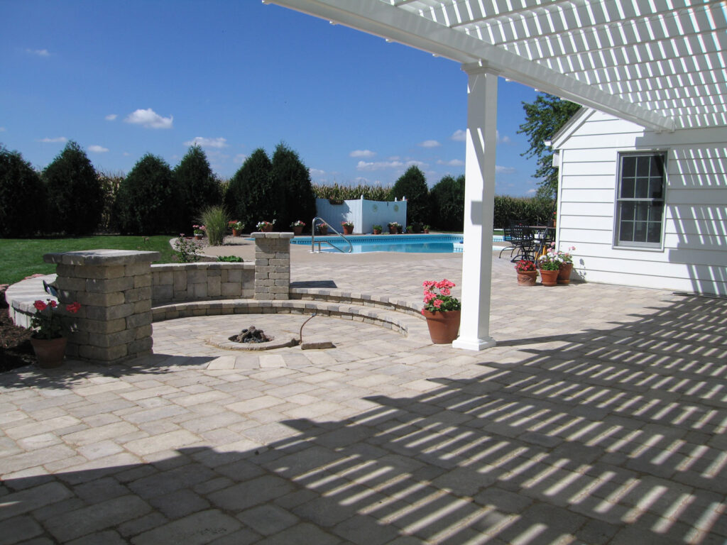 outdoor shade pergola over a patio