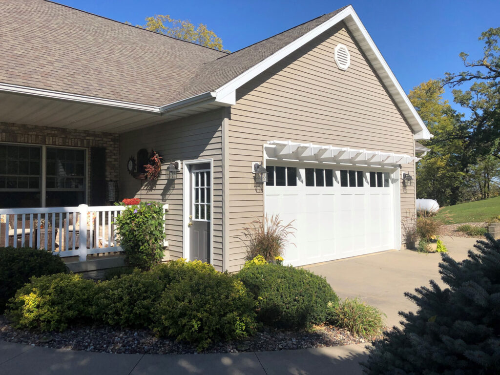Side view of a garage pergola on a two car garage